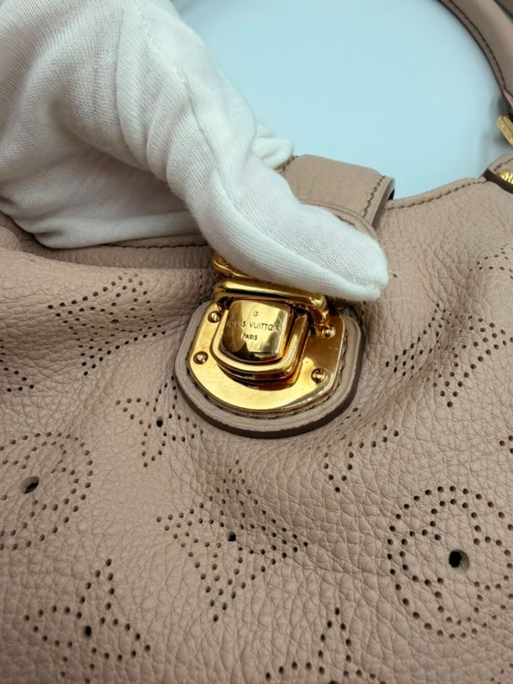 Louis Vuitton Mahina XL Hobo Blush Pink Leather Shoulder Bag - Picture 5 of 11